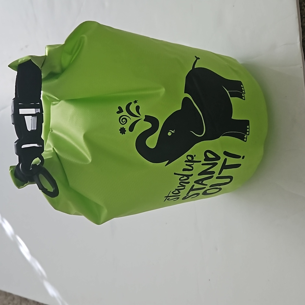 Waterproof dry bag 11x14 when not closed up NEW - Picture 6 of 7